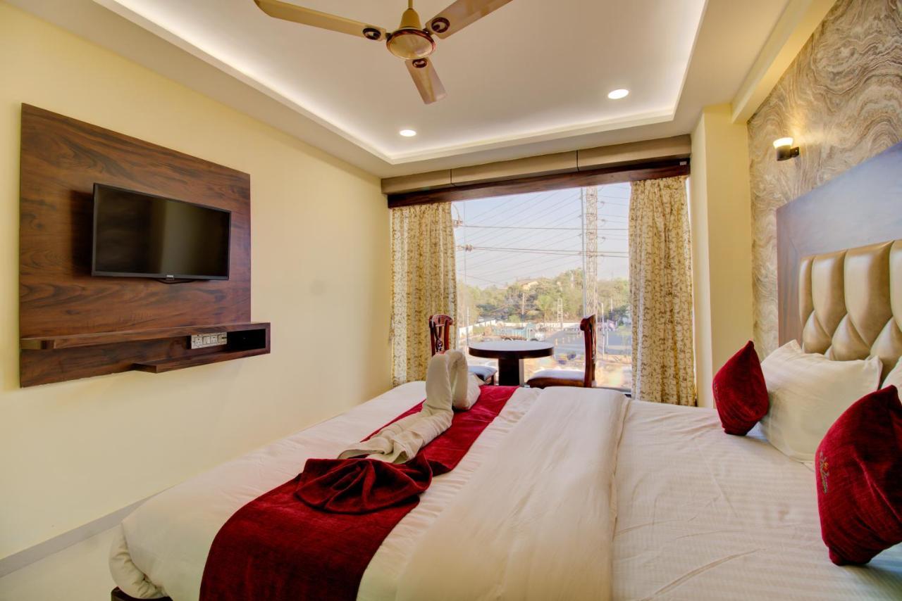 Hotel Samaira Residency,Dombivali Dive 외부 사진